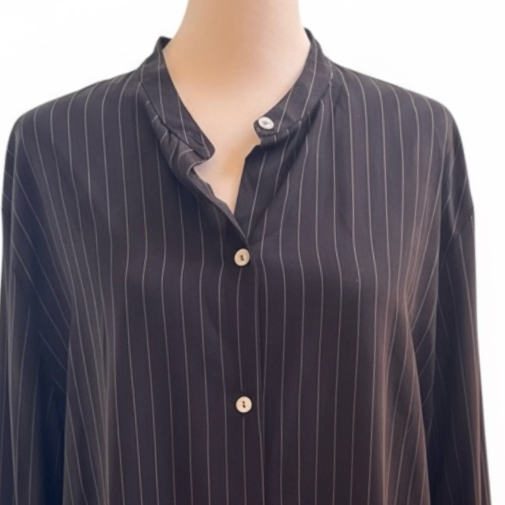 Vince pinstripe band neck collar blouse. Black and White/Beige striped blouse - Picture 4 of 4
